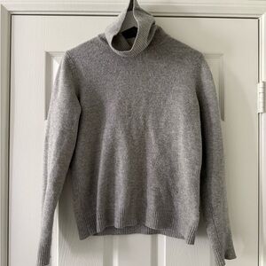 100% Wool Gray Turtleneck Sweater